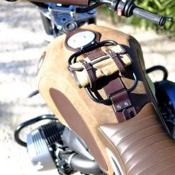 Copri Serbatoio Unit Garage Cover Serbatoio In Crosta Di Cuoio Con Portapacchi Grigio -Macna Italia unitgarage coverserbatoio2022 marrone 4